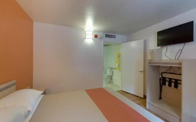 Shasta Vista Inn & Suites