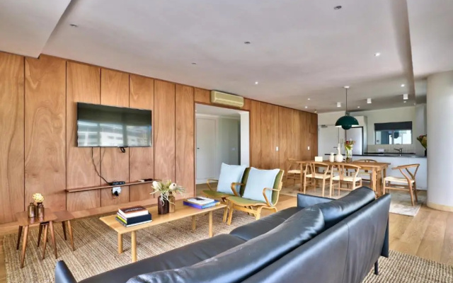 Stylish, Modern Apartment With Breathtaking Views.