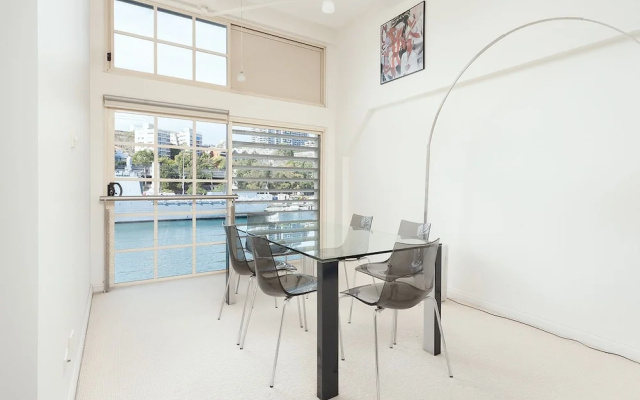 Waterfront Apt. on Sydney Harbour H390