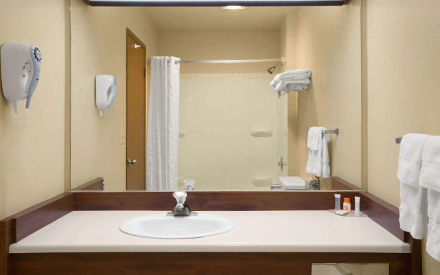 Howard Johnson by Wyndham Leavenworth