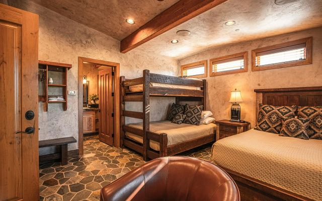 Cougar Ridge Resort