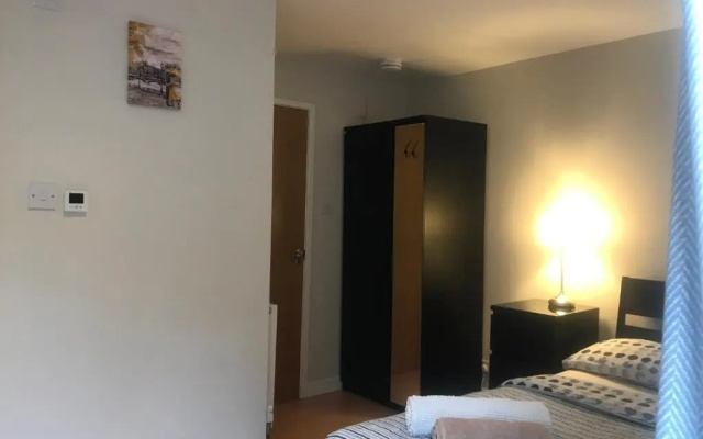 Studio-2 Staines,Heathrow, London-own entrance