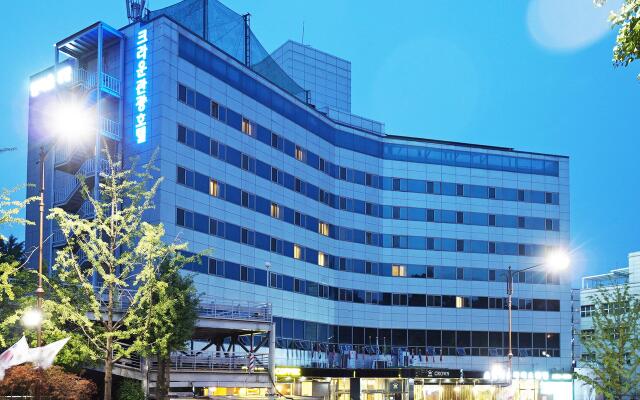 Отель Itaewon Crown hotel Южная Корея, Сеул - отзывы, цены и фото номеров - забронировать отель Itaewon Crown hotel онлайн вид на фасад