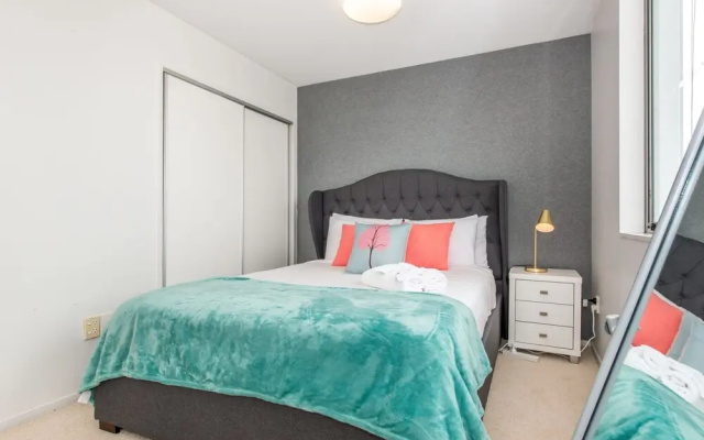 JHT - 1 BRM Apartment, Queen St, Sky Tower View