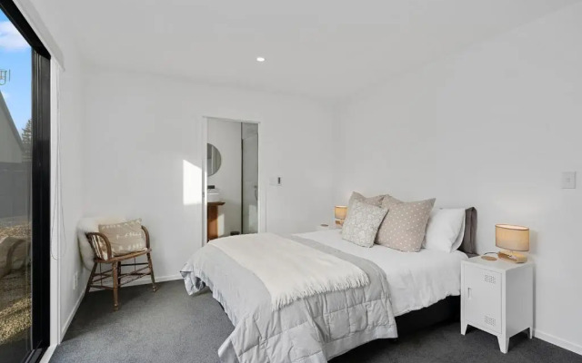 Cedar House - Martinborough Holiday Home