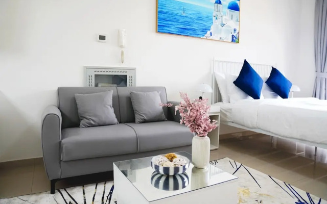 Stunning Sea View Apt. With Balcony - RAK
