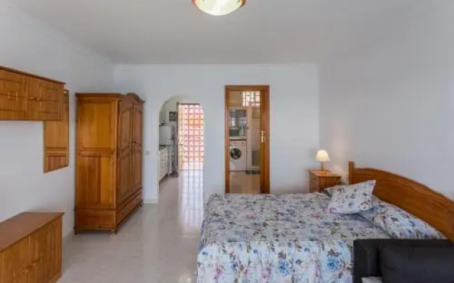 Studio Apartment with Sea View And Pool