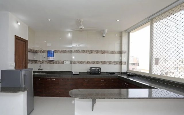 OYO 11075 Home Modern 3BHK Gulab Bagh