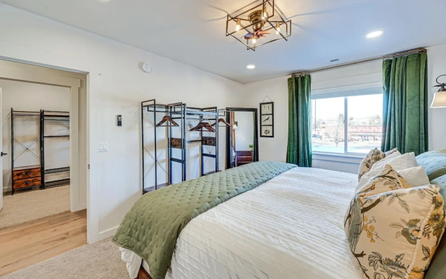 Stellar Craig Apartment - Walk to Restaurants!
