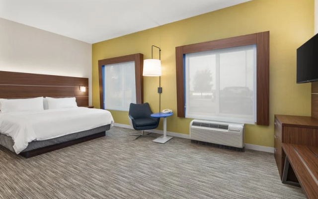 Holiday Inn Express Hotel And Suites