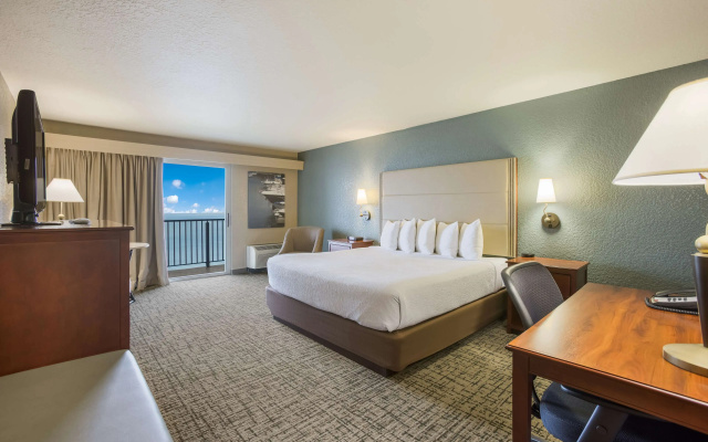 Best Western Harbour Pointe Lakefront