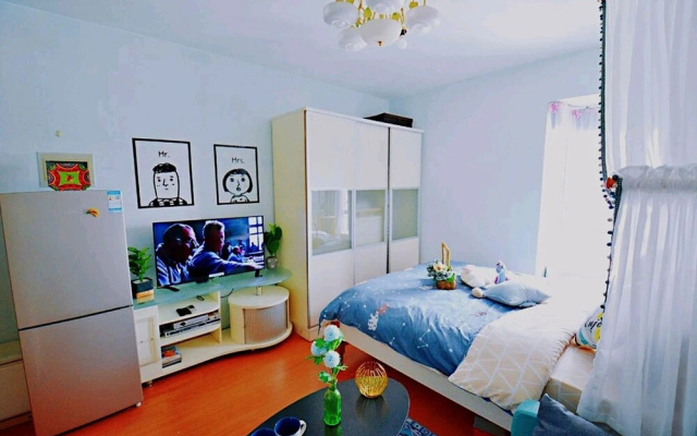 Avatar Clouds Large Queen Bed & High Rise View