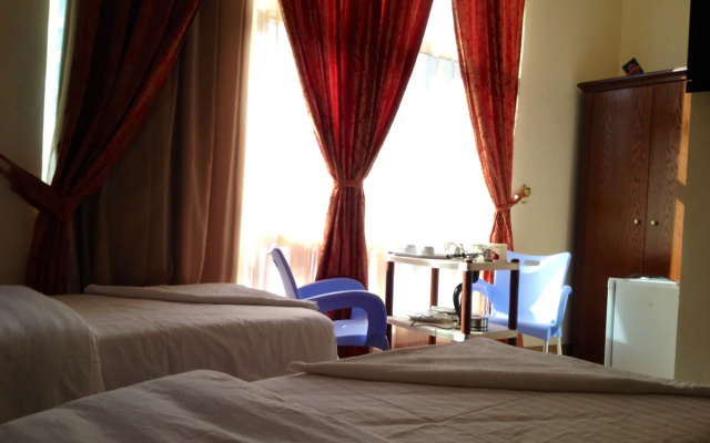 Qasr Alazizia Hotel