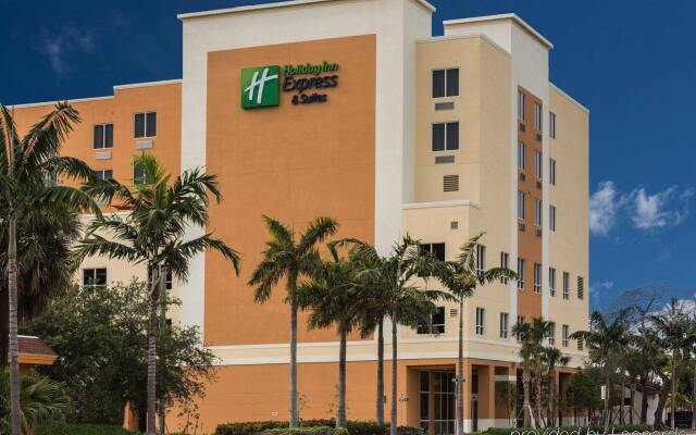 Отель Holiday Inn Express & Suites Fort Lauderdale Airport South, an IHG Hotel США, Дания-Бич - отзывы, цены и фото номеров - забронировать отель Holiday Inn Express & Suites Fort Lauderdale Airport South, an IHG Hotel онлайн вид на фасад
