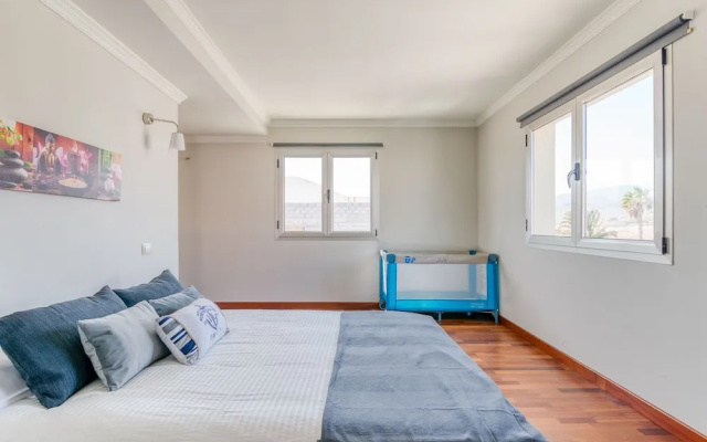 Spacious Apartment in Cruce de Arinaga With Terrace
