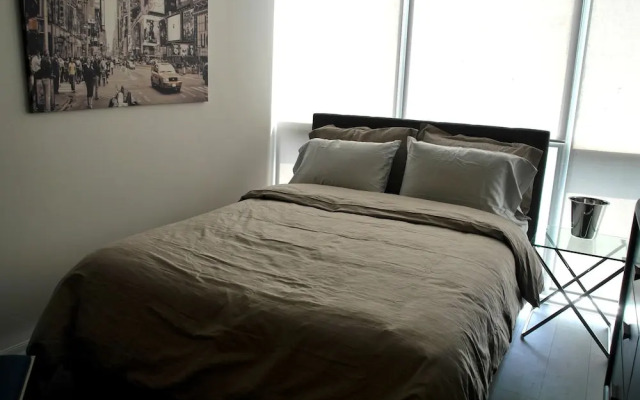 Stunning New Condo - Heart of King West