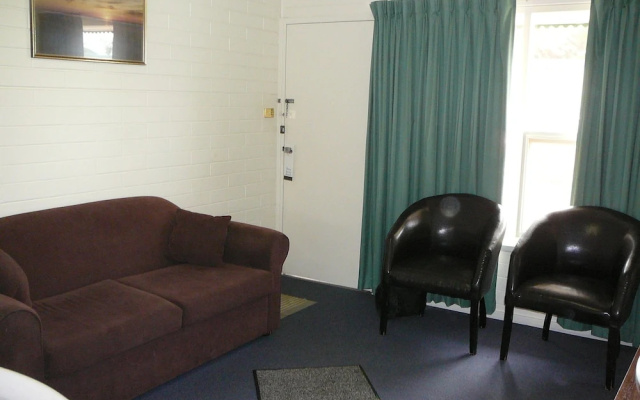 Oval Motel