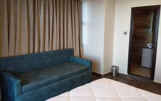 Hotel Leosh Lansdwone