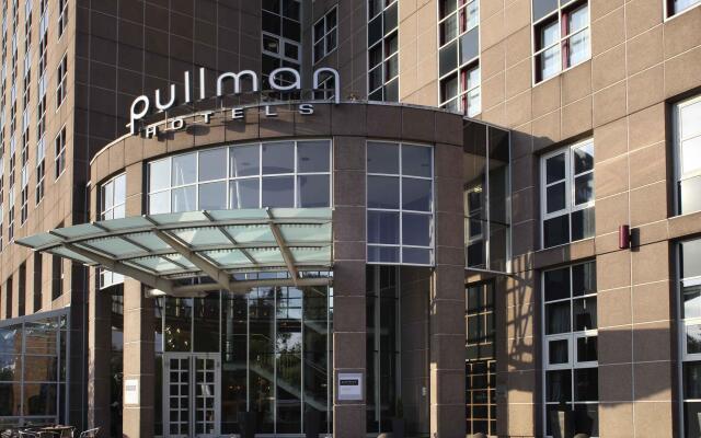 Отель Pullman Stuttgart Fontana вид на фасад