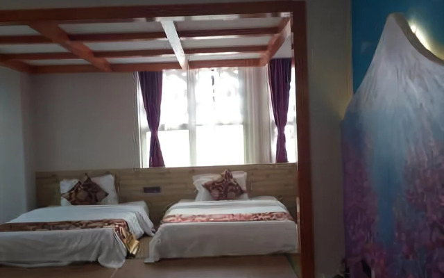 Window of World Theme Hotel