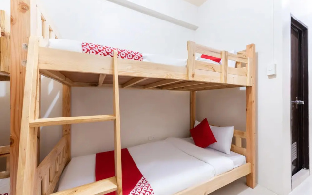 OYO 240 Country Artist Hotel