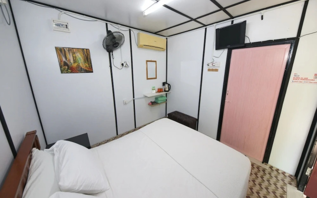 OYO 90960 Rajawali D'cabin Chalet Room