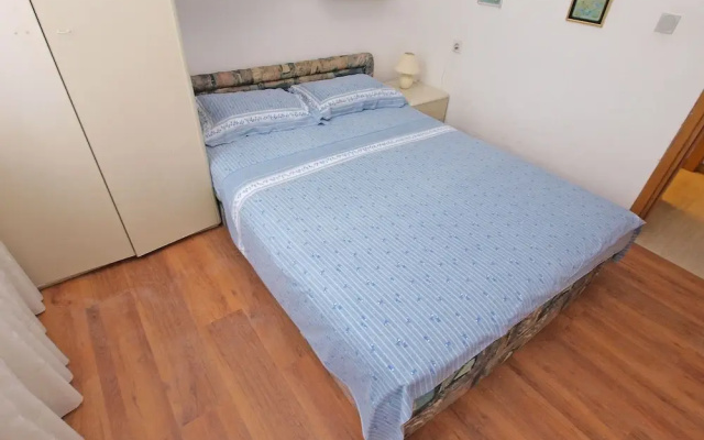 Apartment 772