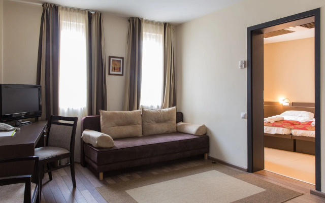 CE Plaza Hotel