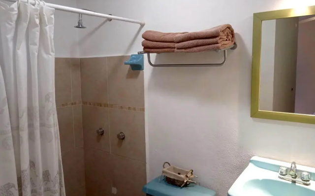 Room With Private Bathroom, Air Conditioning, Wi-fi Downtown Cancun