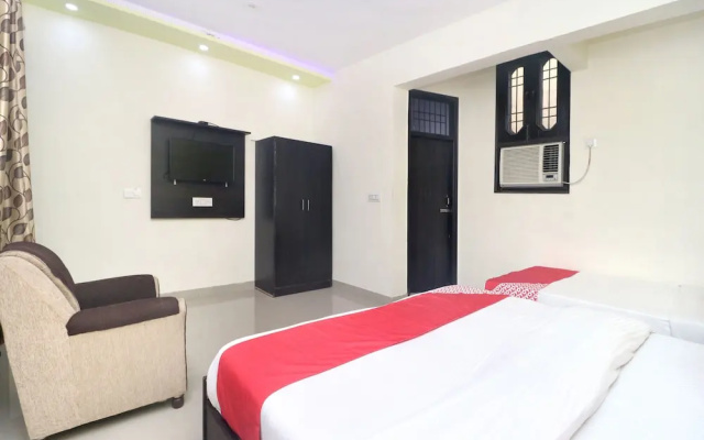 OYO 16693 Hotel Omni