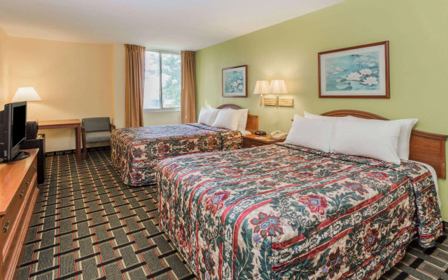 Days Hotel & Conference Center by Wyndham Danville
