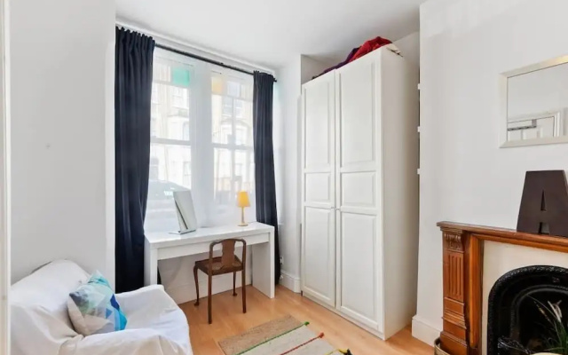 Lovely 2 Bed Apt W/patio nr Shepherd's Bush
