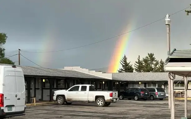 Ratons Peak Inn