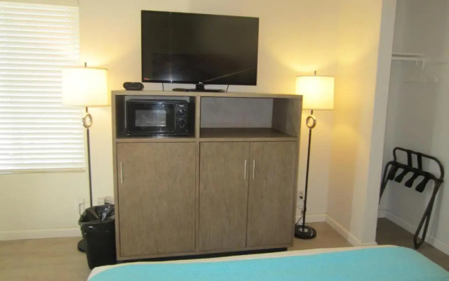 Carousel Beach Inn