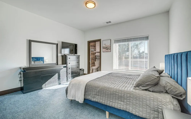 Fully Updated! Prime Riverside Spot Near Dtwn