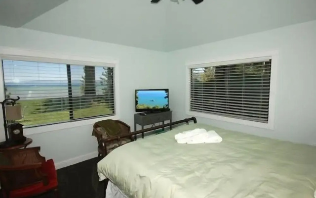 771 Lakeview Avenue 4 Bedroom Home by RedAwning