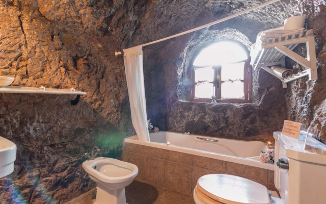 Casa Cueva Las Margaritas