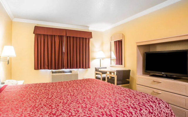 Econo Lodge Fontana