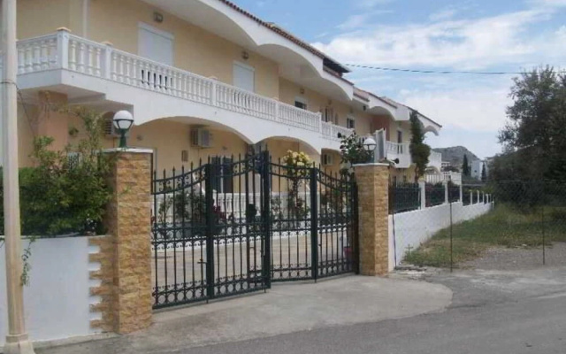 Varelis Family Hotel