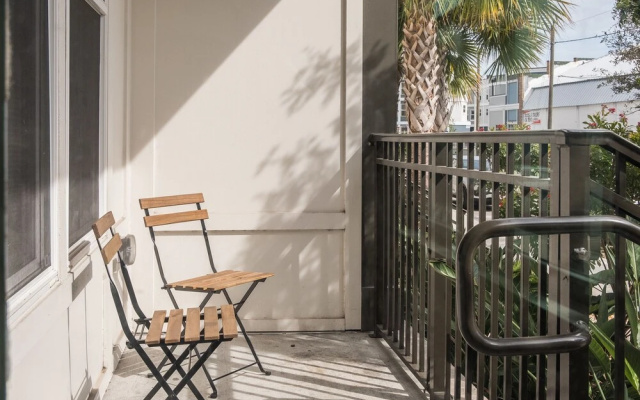 Centrally Located 1 BR and 2 BR Apts with Balcony by Frontdesk