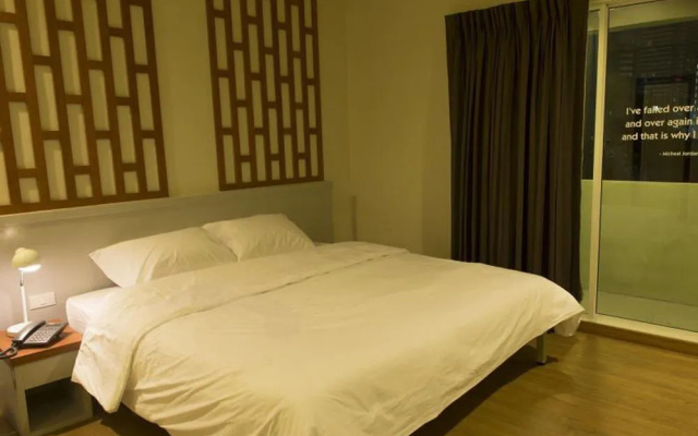 Siamaze Hostel