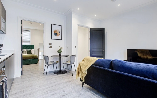 Premium 1 Bed Serviced Apartment in Greater London