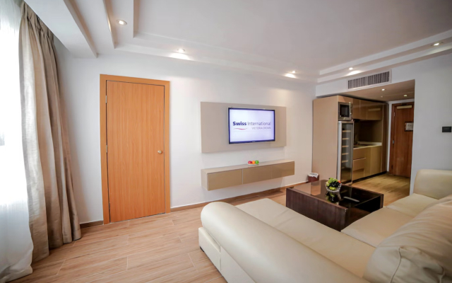 Victoria Crown Plaza Hotel