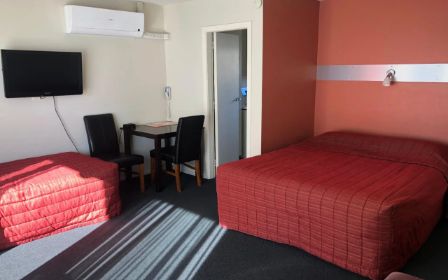 Middlepark Motel