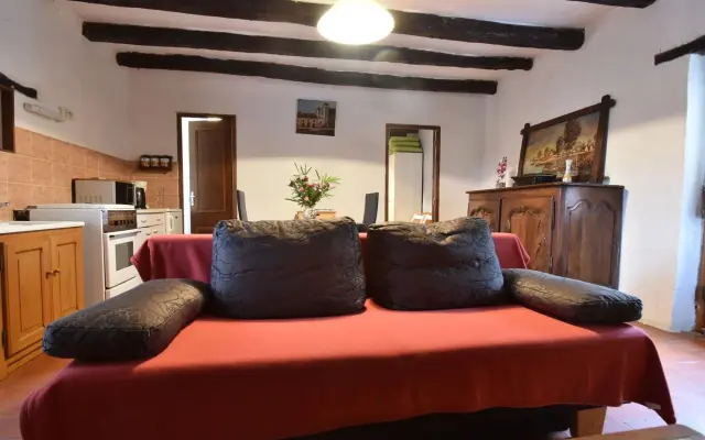 Quaint Home in Berbiguieres, Valley of the Castles at 15min