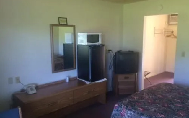 Super 9 Motel