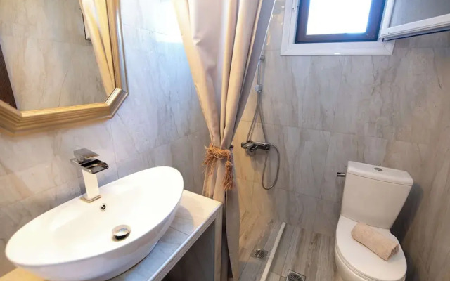 Sunrise Suite Olympiada - Luxury Beachfront Escape