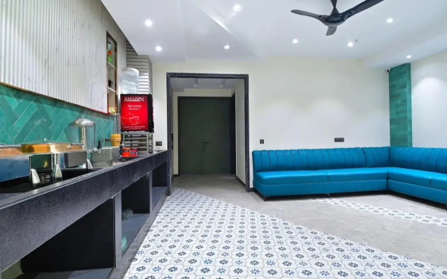 HOTEL UPTOWN - Luxury Restaurant & Rooftop Near Connaught Place