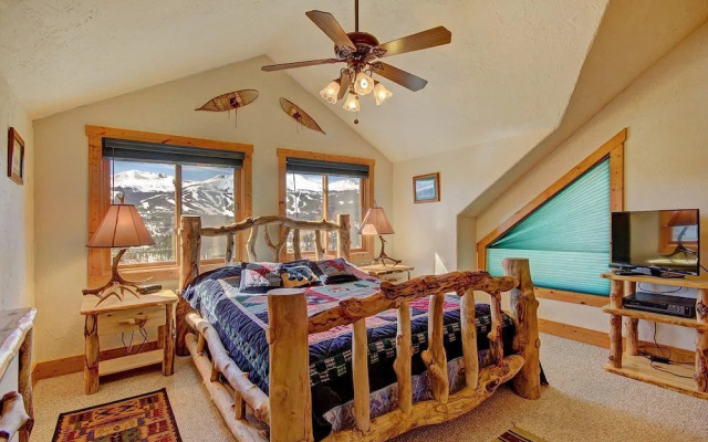 Barton  4 Bedroom Home by RedAwning