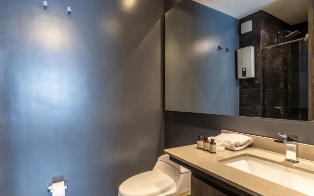 w Modern 2BR in Luxury Building in Chico